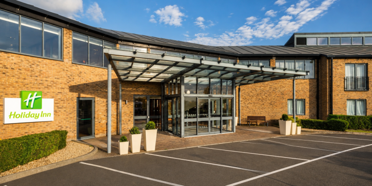 Holiday Inn Huntingdon Review - main entrance.